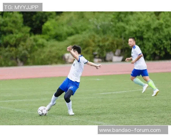 足球兄弟app助你轻松掌握足球资讯与赛事动态,尽享精彩足球生活 足球兄弟app助你轻松掌握足球资讯与赛事动态,尽享精彩足球生活