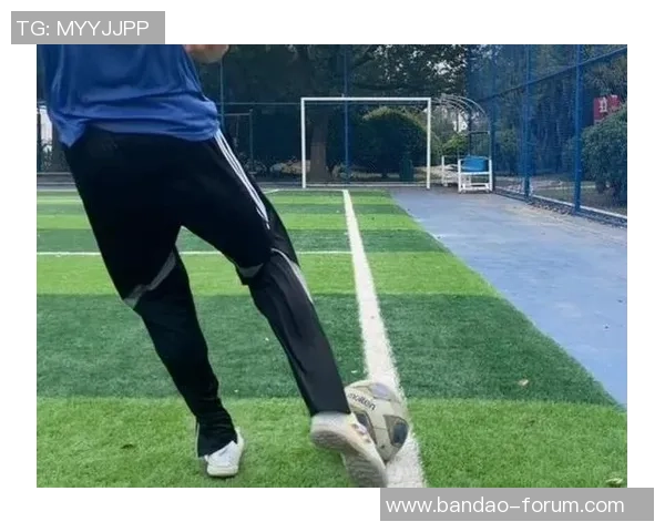 足球喷翔的魅力与技巧探讨如何在比赛中实现完美的飞翔射门 足球喷翔的魅力与技巧探讨如何在比赛中实现完美的飞翔射门