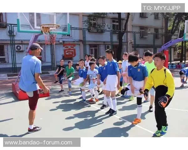 足球队领队的职责与挑战如何提升球队整体表现与凝聚力